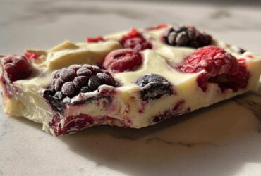 Frozen Yogurt Bark (with Berries)