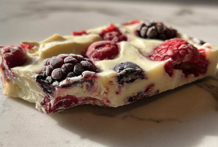 Frozen Yogurt Bark (with Berries)
