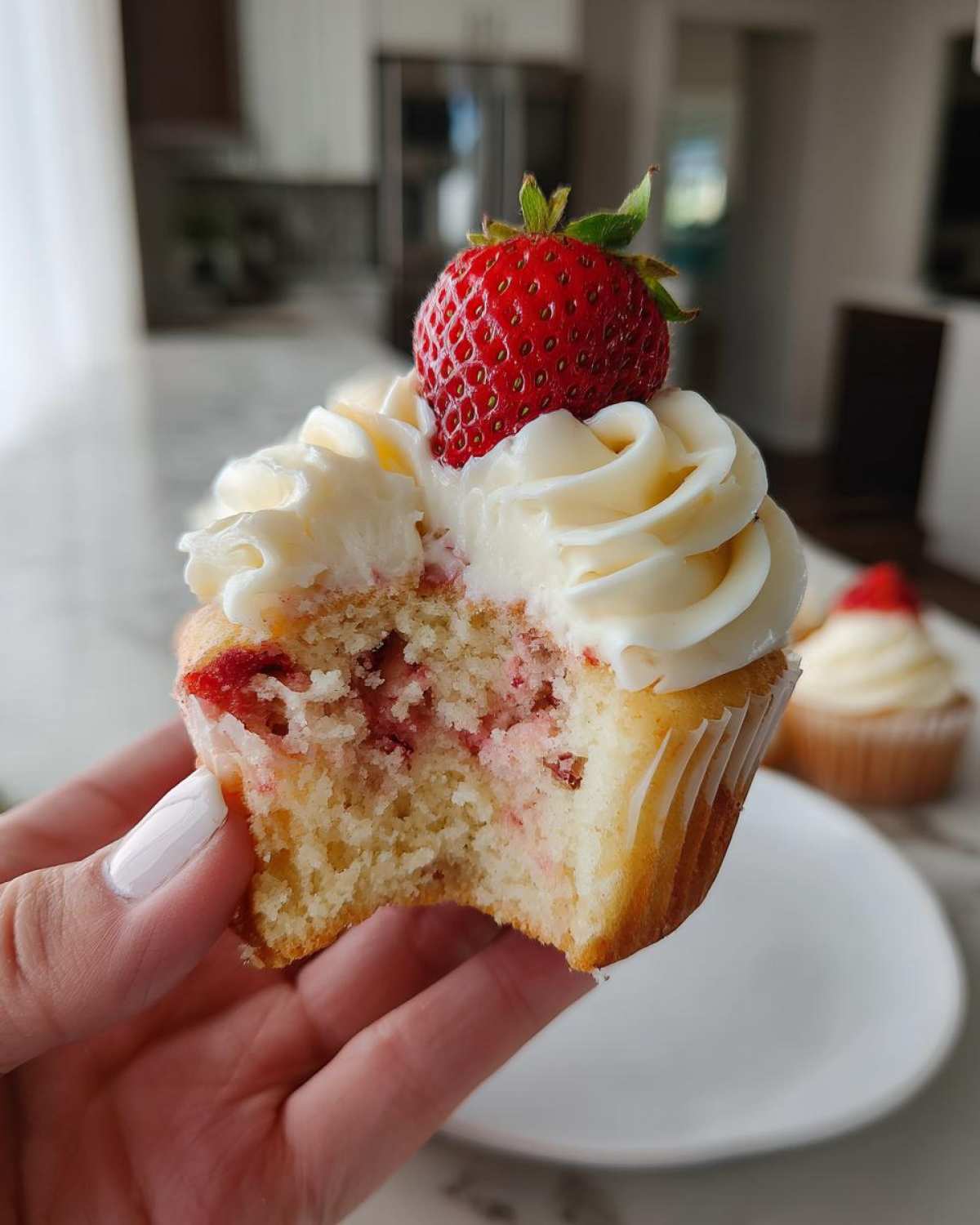 Strawberry Champagne Cupcakes - detail 4