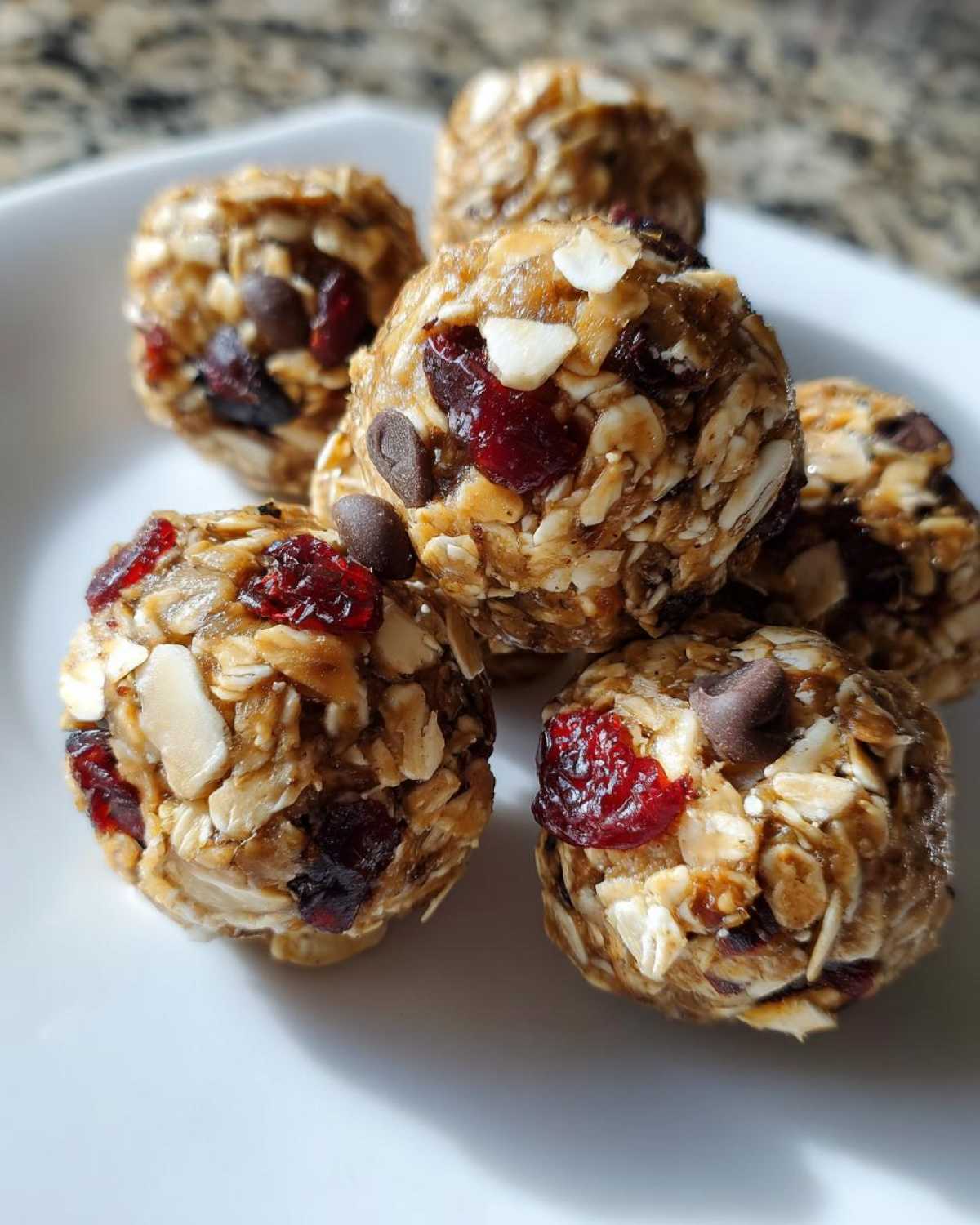 Trail Mix Energy Bites No-Bake - detail 4