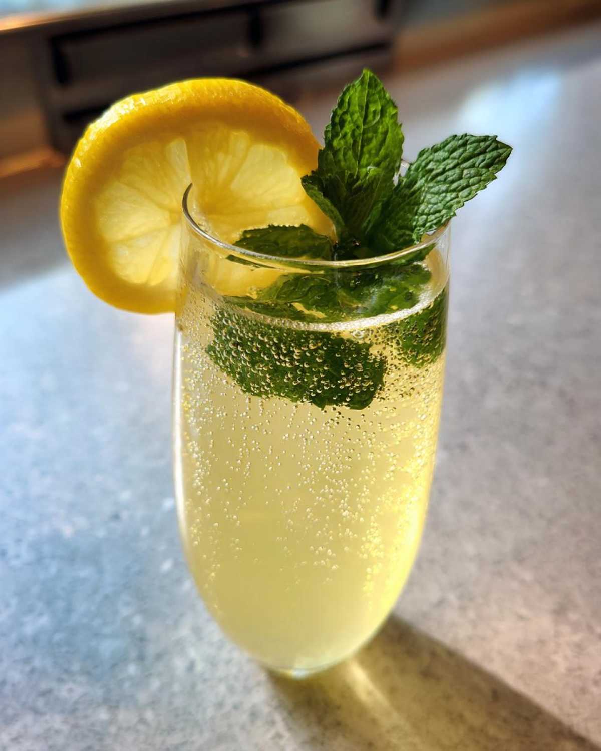 First-Toast Sparkling Lemonade - detail 2