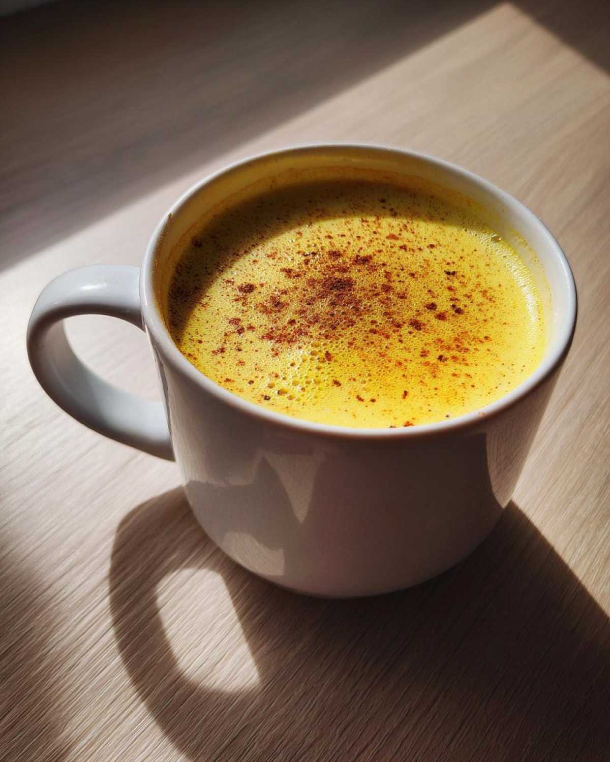 Golden Turmeric Latte - detail 3