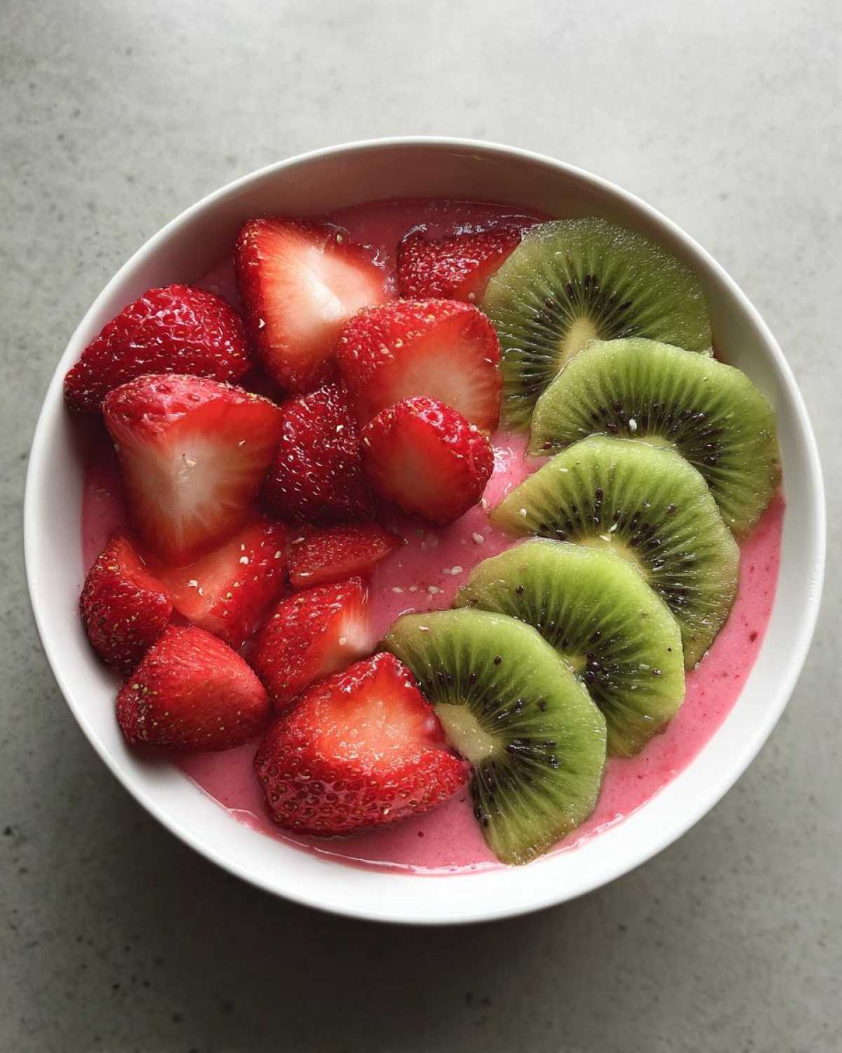 Strawberry Kiwi Smoothie Bowl - detail 2
