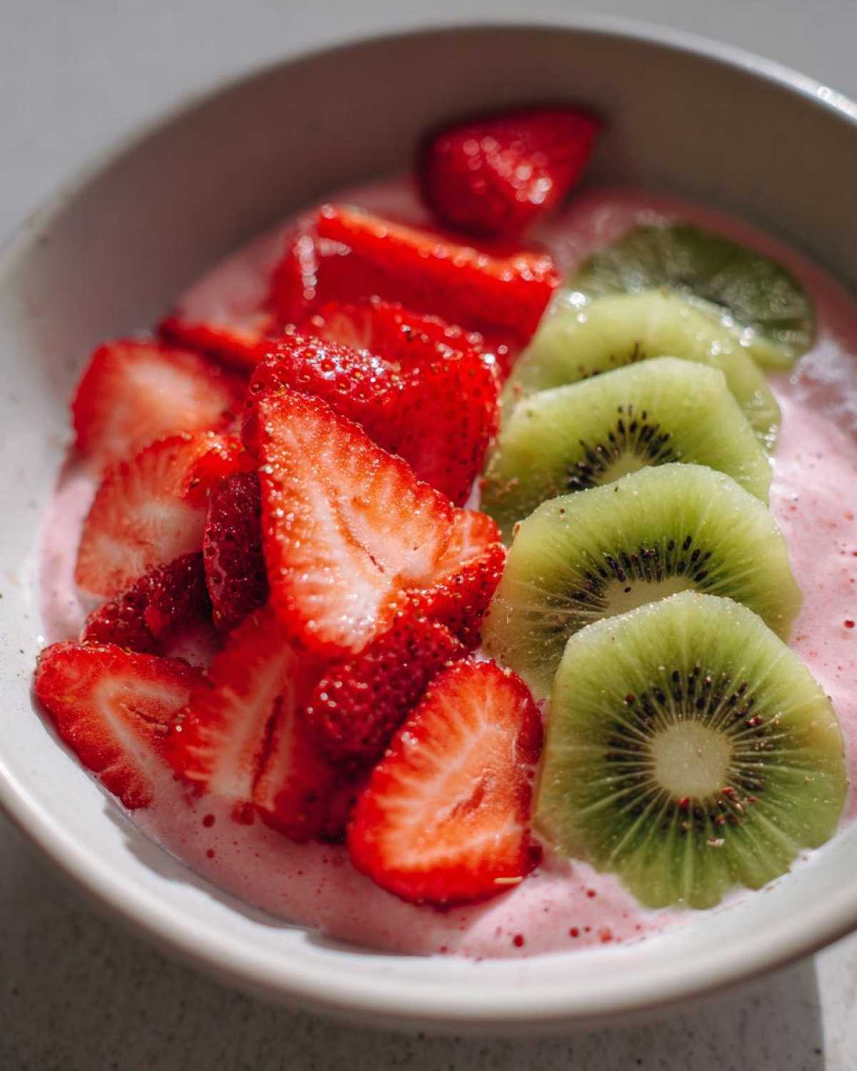 Strawberry Kiwi Smoothie Bowl - detail 4
