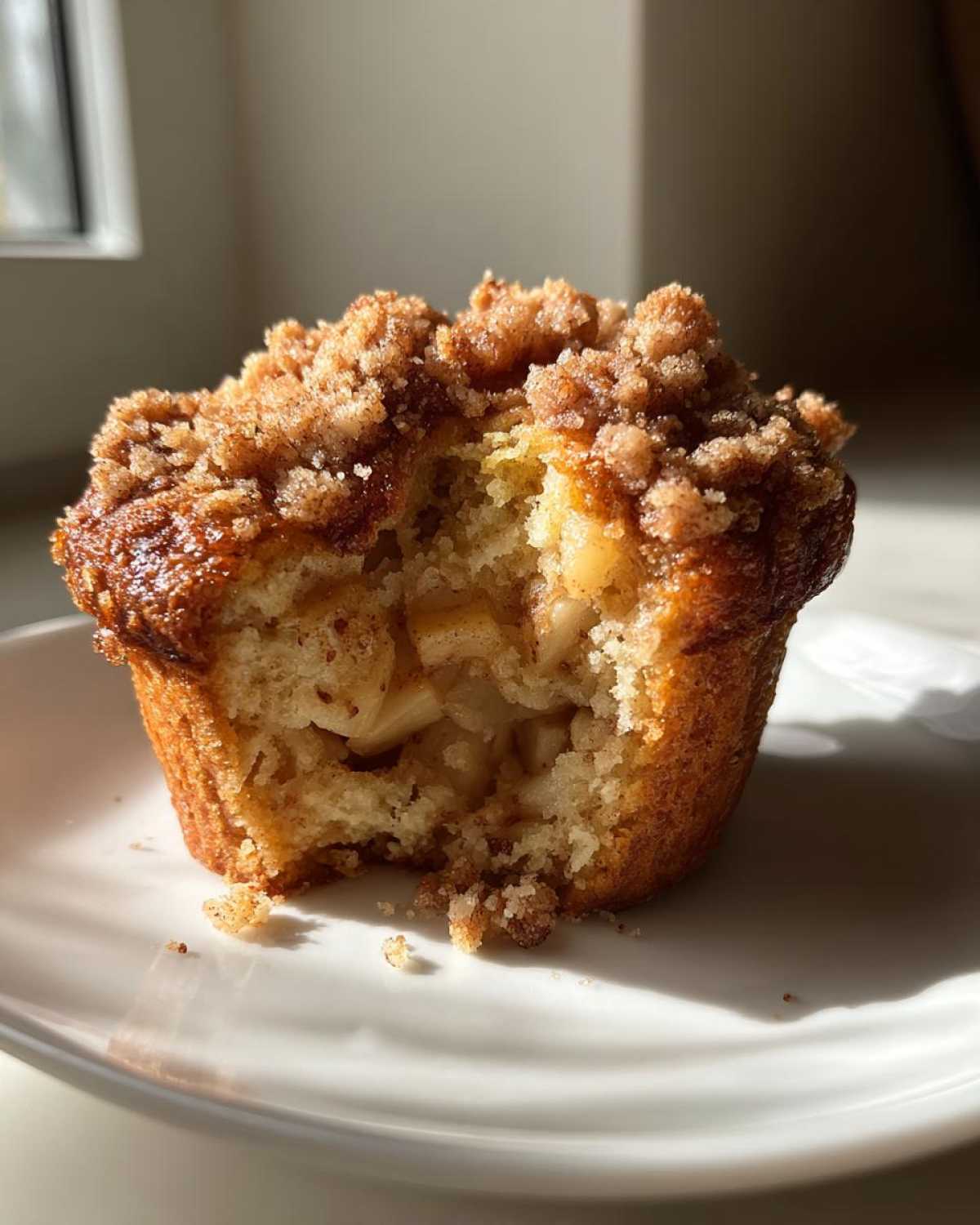 Cinnamon Apple Crumble Muffins - detail 2
