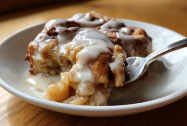 Cinnamon Roll Apple Cobbler