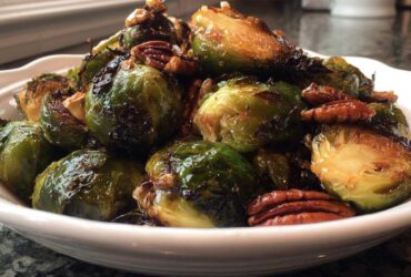 Maple Roasted Brussels Sprouts with Pecans