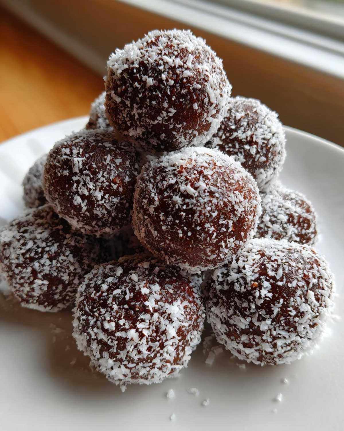 No-Bake Rum Balls for a Boozy Holiday Treat - detail 3